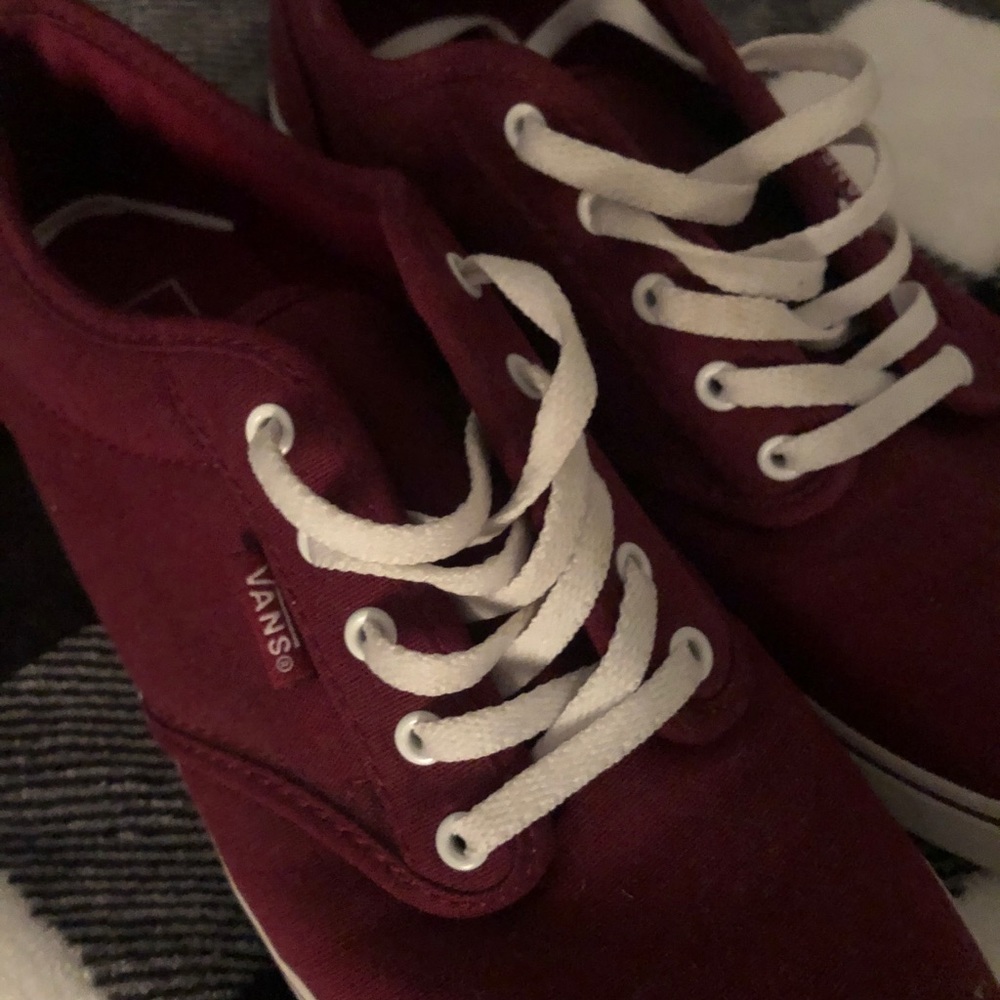 Maroon vans - Picture 4 of 6